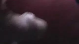 Un mec video de vieille femme cochonne noir et blanc baise une nana brune à l'air trash