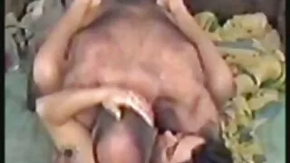 La chaude blonde Fergie se masturbe avec son vieille cochonne sexe délicieux manchon affamé de sexe