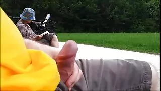 Tremper la vieilles cochonnes francaises chatte poilue de la fringante Huwari se fait taquiner avec un vibromasseur