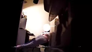 Une pute blonde plantureuse huilée donne une branlette espagnole vieille allemande cochonne et une pipe