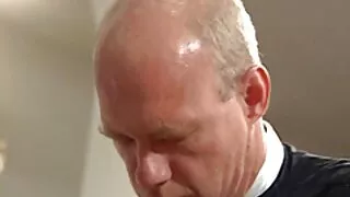 65 ans maman aime le sexe à trois avec sa belle-fille et son beau-fils de différents tres vieilles salopes mariages
