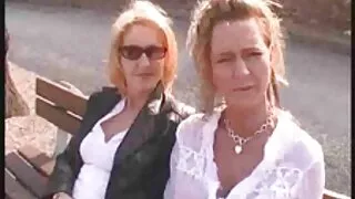 L'escorte asiatique sexy Hana chevauche la bite d'un mec au sang vieille mamie cochonne chaud