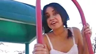 Un méchant monstre aux 4 yeux baise une pute noire aux gros seins film porno vieille cochonne et sa femme blanche à la fois