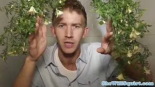 Beefcake tres tres vieille cochonne mec excité baise ma chérie aux cheveux blonds aux gros seins dans une pose difficile