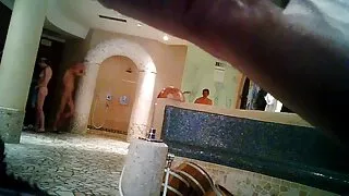 Une blonde sextractive chevauche un dong dur dans vieilles cochone une position de cow-girl