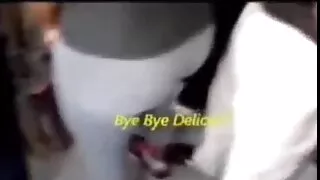 Masseur stimule la chatte vieille grosse cochonne poilue de la méchante Breatt et la baise dans une pose missionnaire