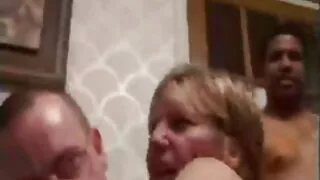 Belles filles aux vieilles françaises cochonnes corps élancés se léchant la chatte