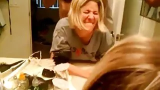 L'infirmière sexy Isabella Nice branle la bite et se fait claquer et vieille et cochonne détruire l'anus