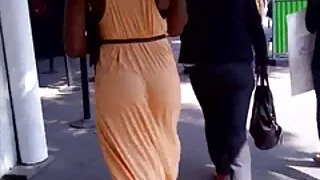 Les chiennes salopes Raven vieille cochonne suce Bay Tory Lane deviennent folles en faisant plaisir à une bite