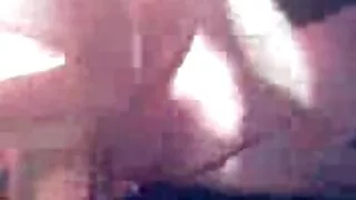 Suzy Fox vieilles cochonnes francaises est à l'aise de montrer beaucoup de peau et elle adore baiser