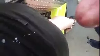 Une brune dodue avec des fesses super appétissantes aime chevaucher un dong dur vieilles cochonnes porn