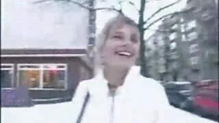 La poulette salope Cece vieille femme cochonne est baisée et jizzed par un mec impoli au tempérament chaud