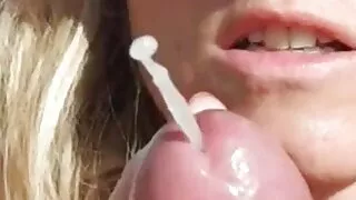 Une fille excitée aux cheveux noirs baise la blonde mince Lexi Belle avec un video vieille cochonne strapon dur