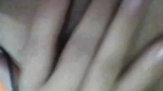L'adolescente japonaise ludique Reiko montre vieille femme cochonne sa culotte dans des scènes sous la jupe