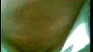 Babes ébène aux gros seins et aux courbes chevauchent ce mec blanc tres vieille cochonne chanceux