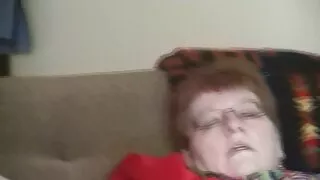 La superbe ébène vieille maman cochonne Lacey Duvalle suce une grosse bite